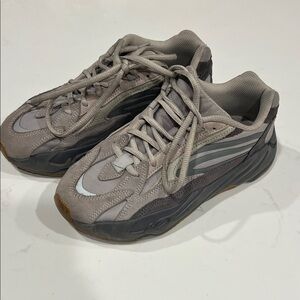 Stylish Gray Men's Sneakers